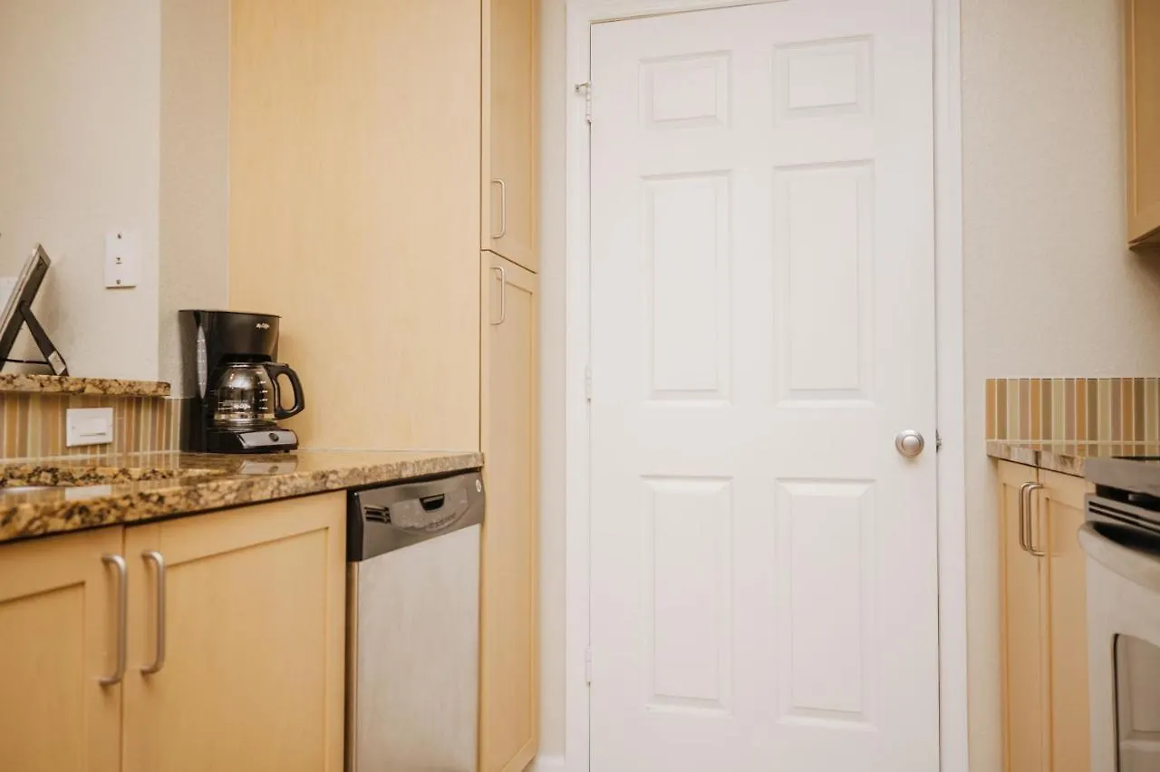 Perfect 2-Bedroom Resort Condo Free Parking Tampa